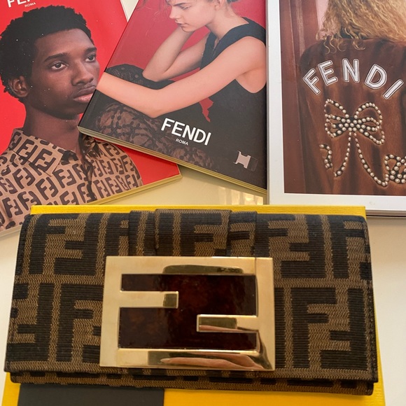 Fendi zucca wallet with gold logo and tortoiseshell. - Picture 14 of 16